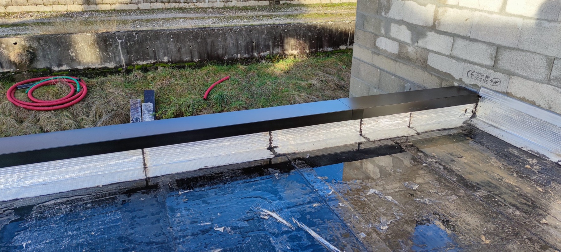 Détail du traitement d’un angle de toiture