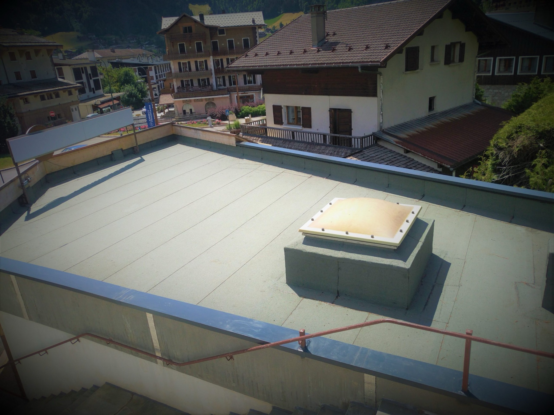 Toiture après la pose du complexe d’étanchéité